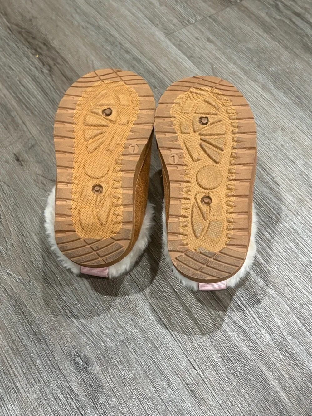 Cozy Faux-Fur Lined Brown Slipper Mules with Pink Appliqués